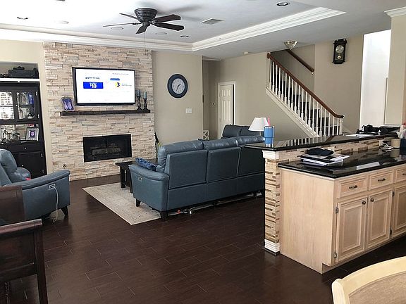 4th image of 2739 Newbury Ct