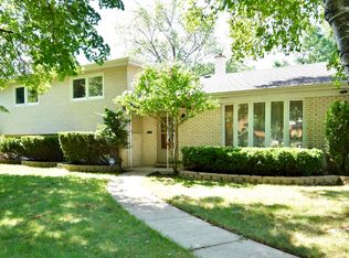 4555 Concord Ln, Skokie, IL 60076