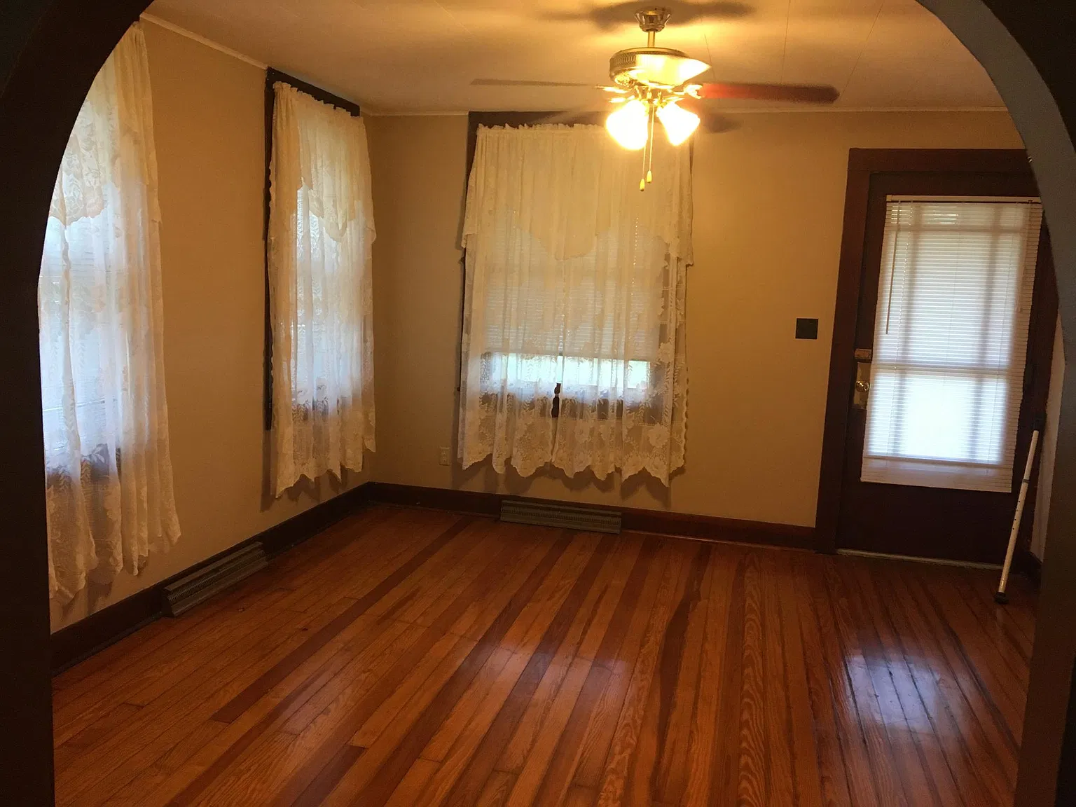 313 W Milton St — Photo 3