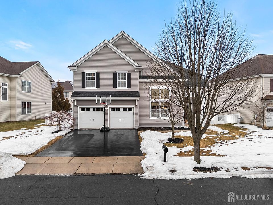 1st image of 21 Dahlia Ct