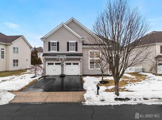21 Dahlia Ct, Piscataway, NJ 08854