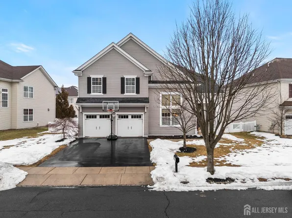 21 Dahlia Ct, Piscataway, NJ 08854