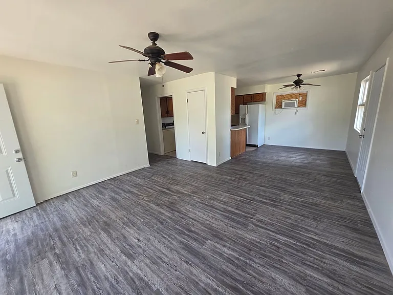 2422 Redwood St — Photo 4
