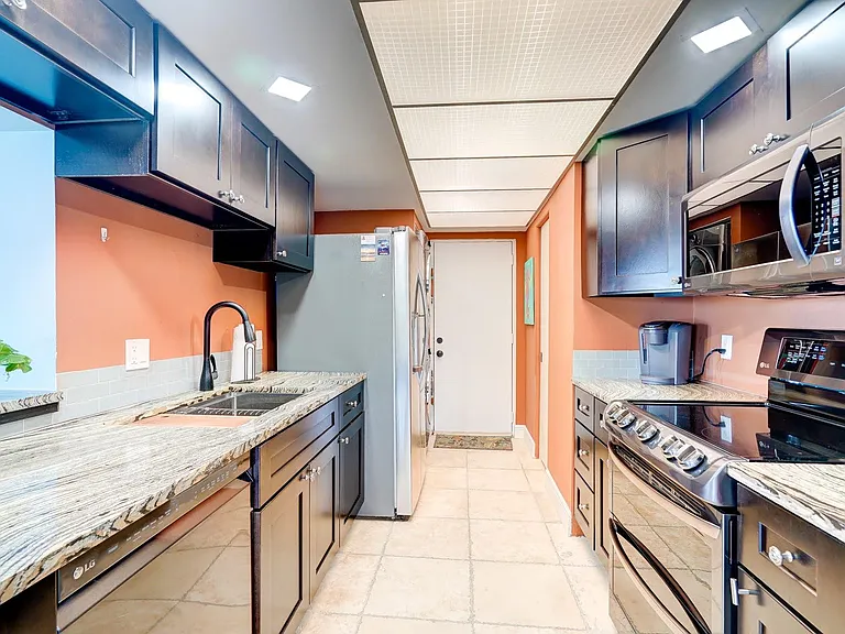 1289 NE Ocean Blvd #7 — Photo 9