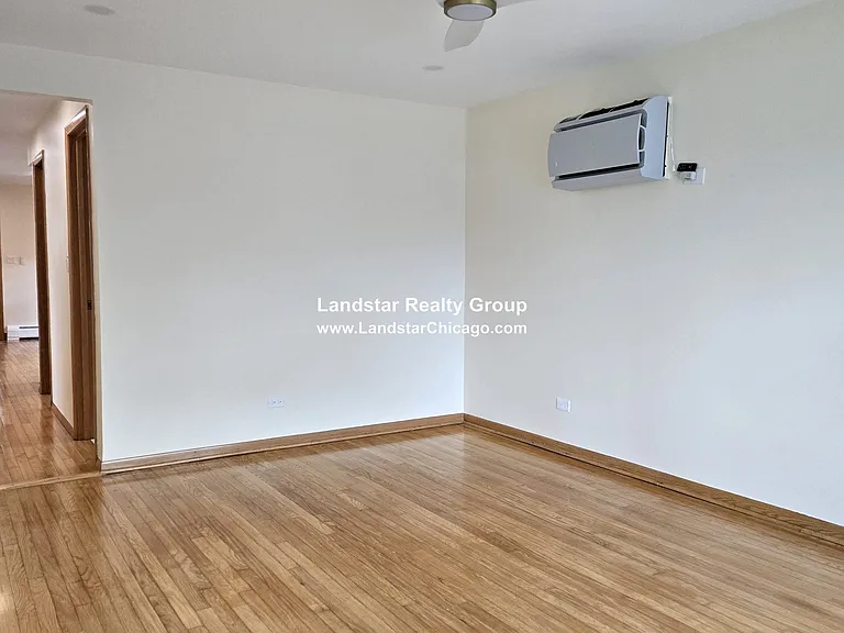 5339 W Addison St #2 — Photo 4