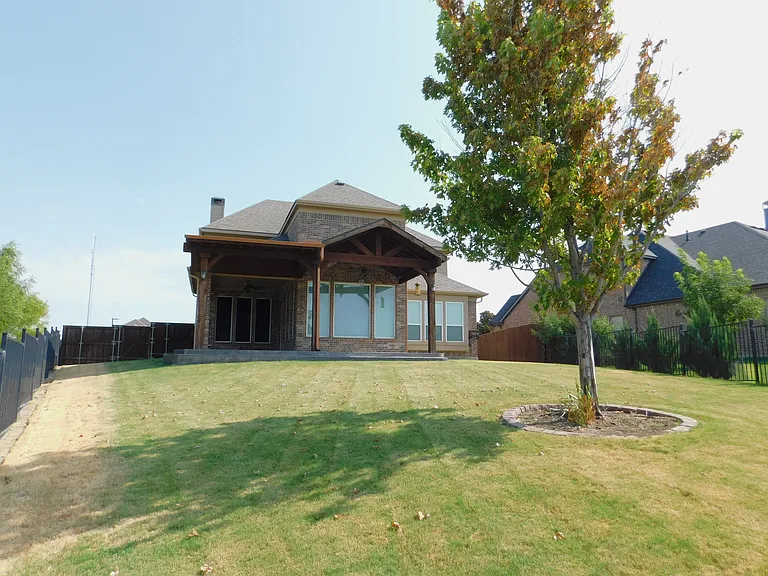 1704 Serra Dr — Photo 39