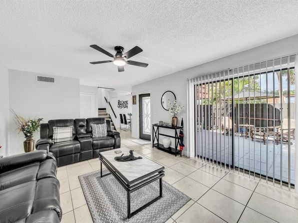 2228 White Pine Cir