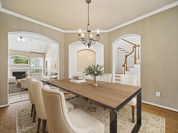 4th image of 2843 Five Oaks Dr