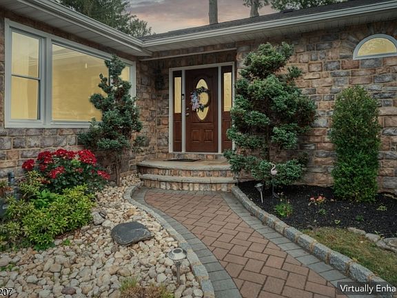 3rd image of 336 Darby Ln