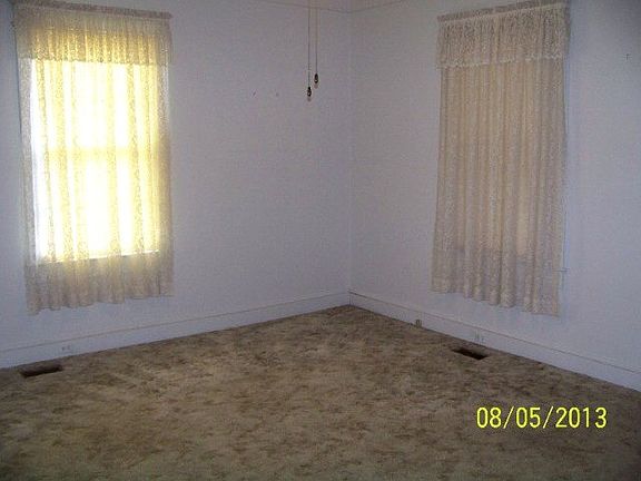 5th image of 400 Stevens Ave