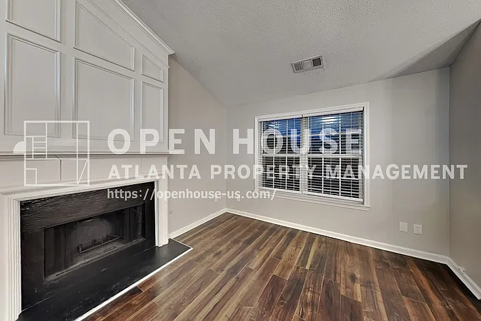 4 bed, 2.5 bath, 1889 sqft, $2,540 — Photo 3