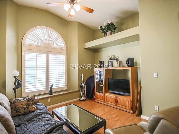 4th image of 2538 Claridge Ave