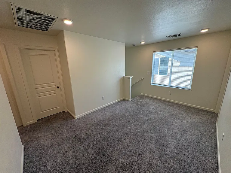 641 S Laguna St — Photo 28