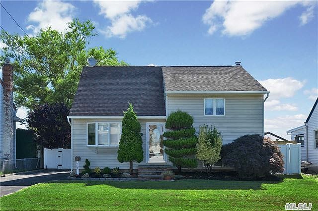 1st image of 225 East Dr