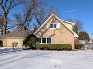 2032 W Laurel St, Freeport, IL 61032
