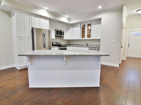 3rd image of 19 Pheasant Glen Dr #3