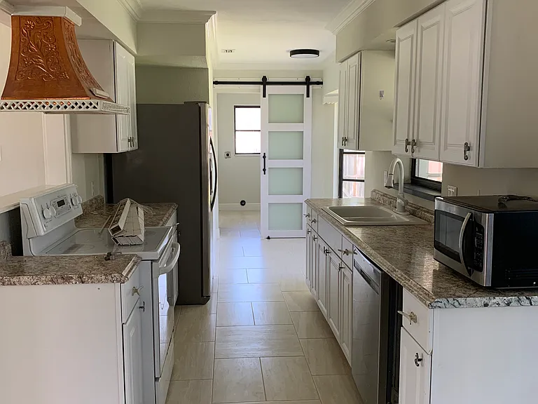 12236 Morton Ave — Photo 7