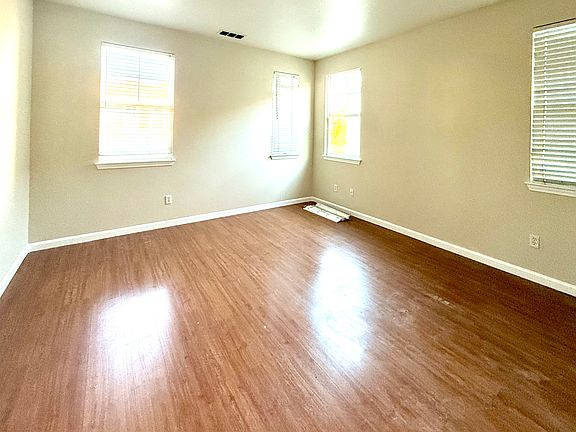 4th image of 437 S 22nd St