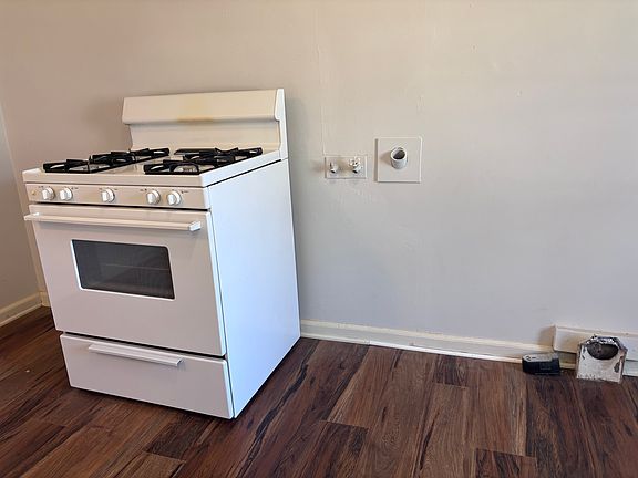 5th image of 935 E 37th St