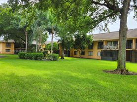 5921 Washington St, Hollywood, FL