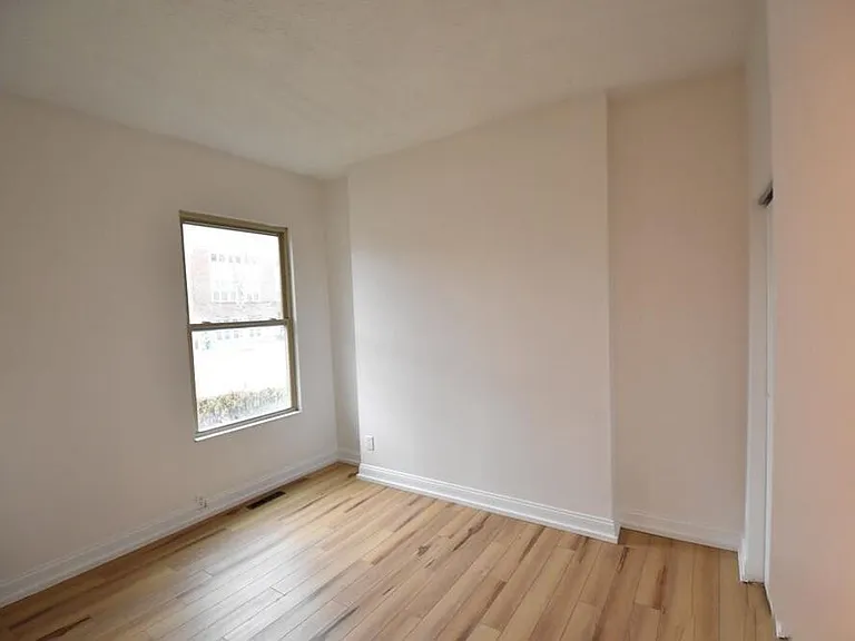 410 W 1st Ave — Photo 8
