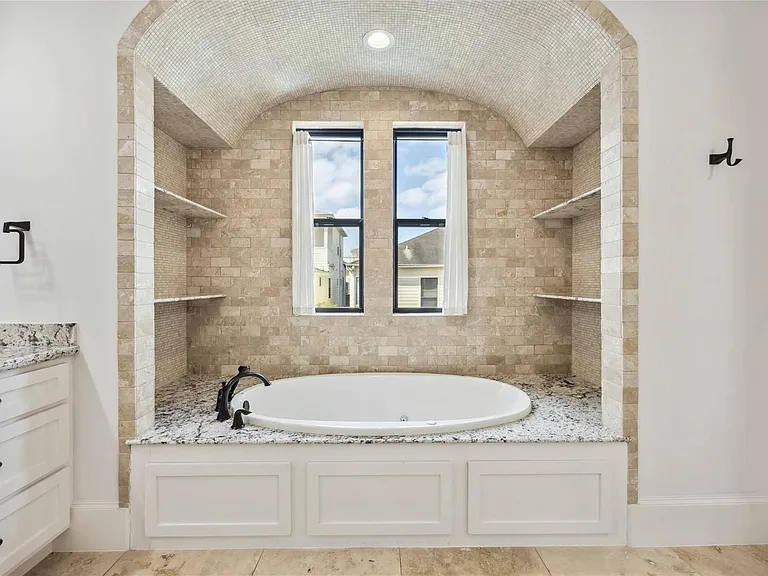 215 Malone St — Photo 23