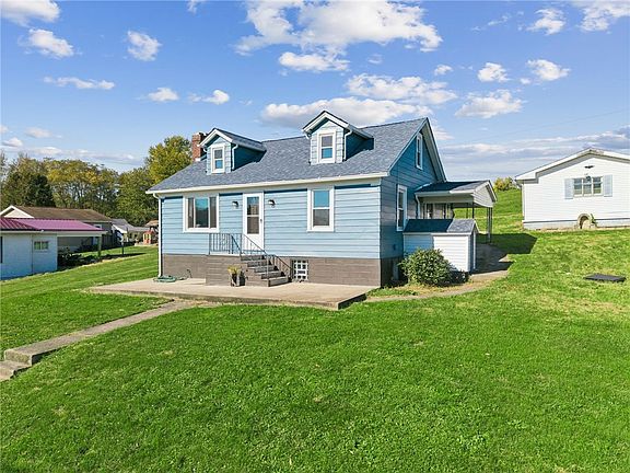 3rd image of 637 Hecla Rd