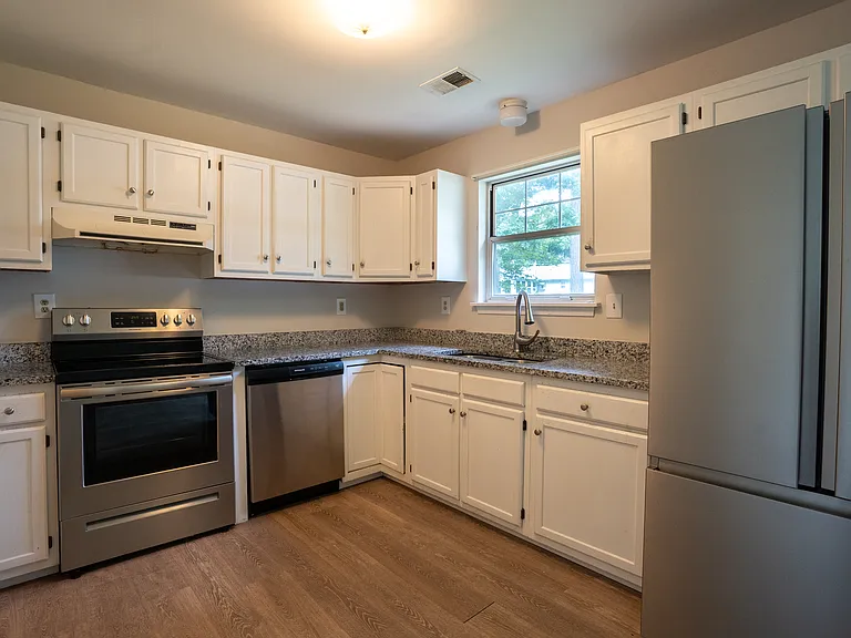 662 Grenada Ln — Photo 5