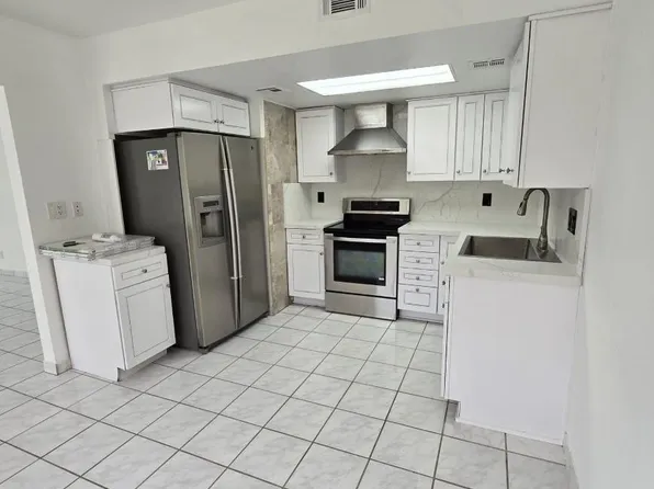 31 SW 10th St, Dania, FL 33004