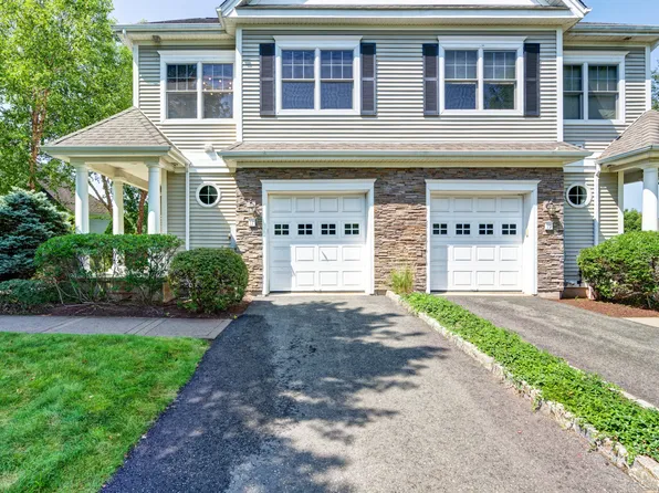 17 Turnberry Lane #17, Bloomfield, CT 06002