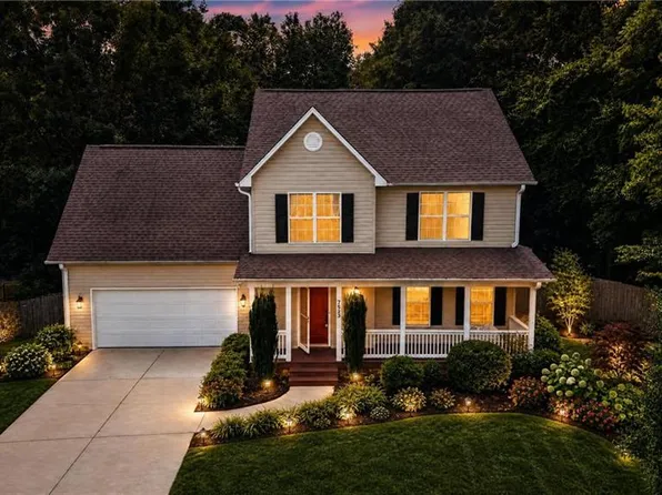 7523 Kristen Dr, Oak Ridge, NC 27310