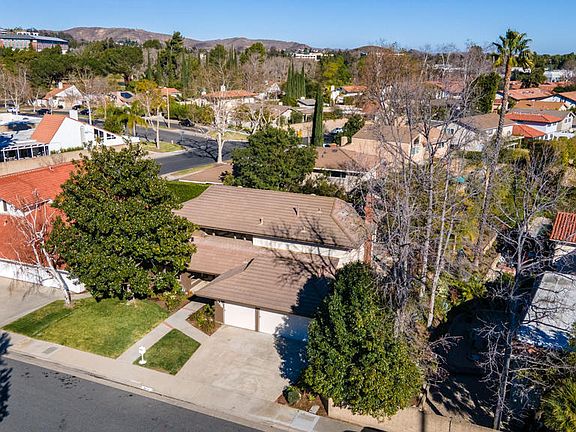 2nd image of 4434 Henley Ct