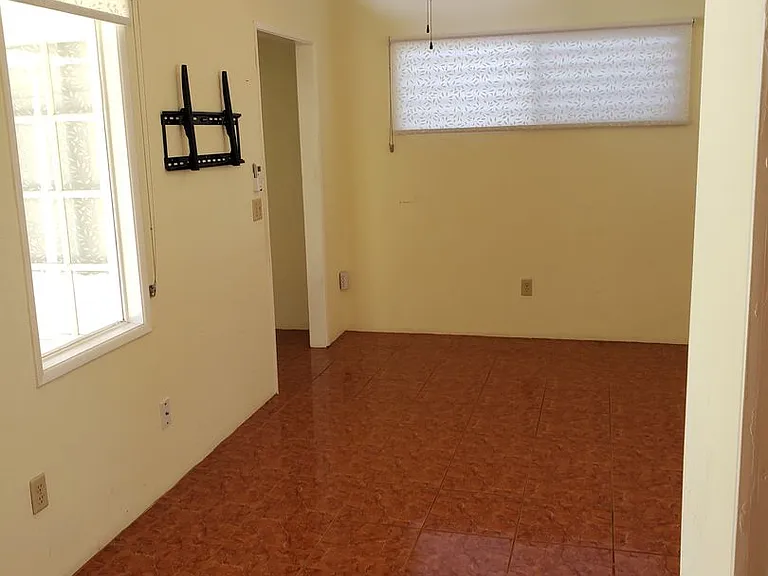4490 Pomona Ave — Photo 9