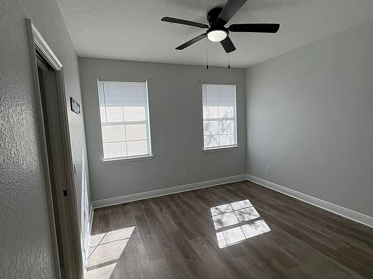 1455 Catherine St — Photo 14