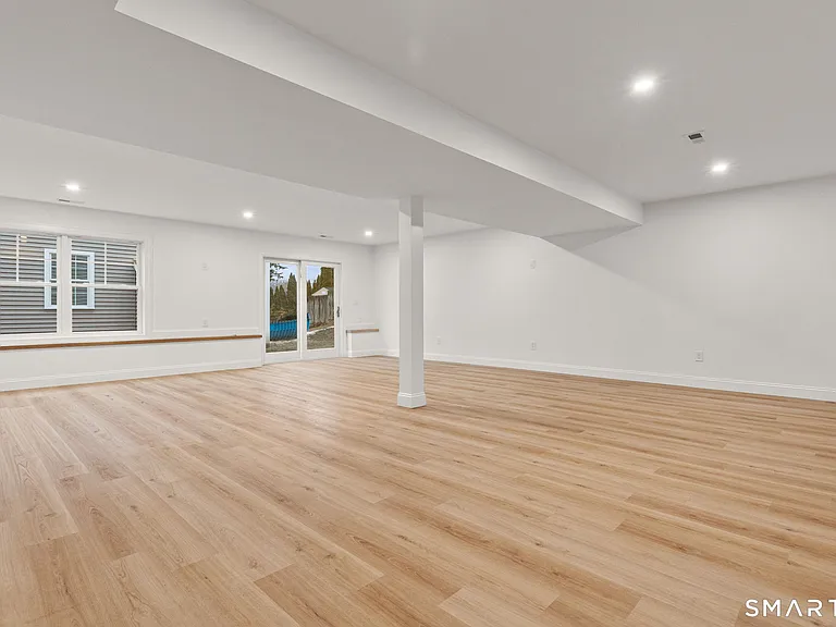 108 New England Ave — Photo 15