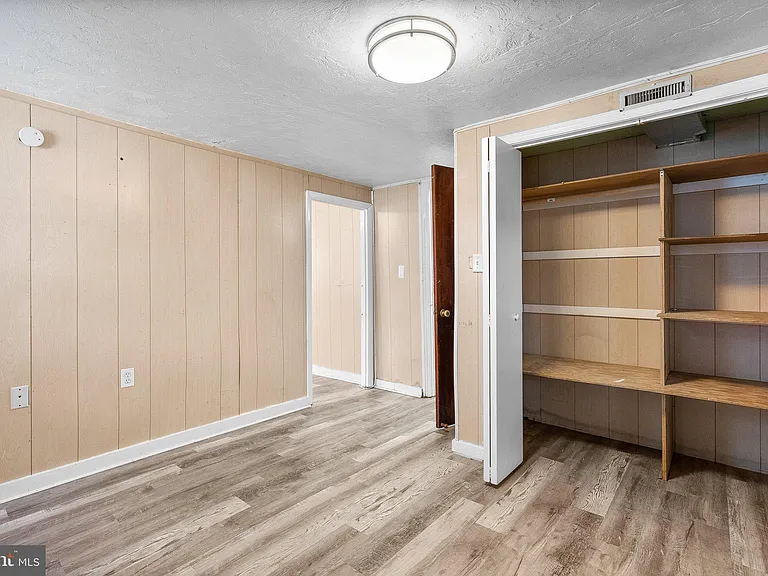 10112 Sutherland Rd — Photo 24