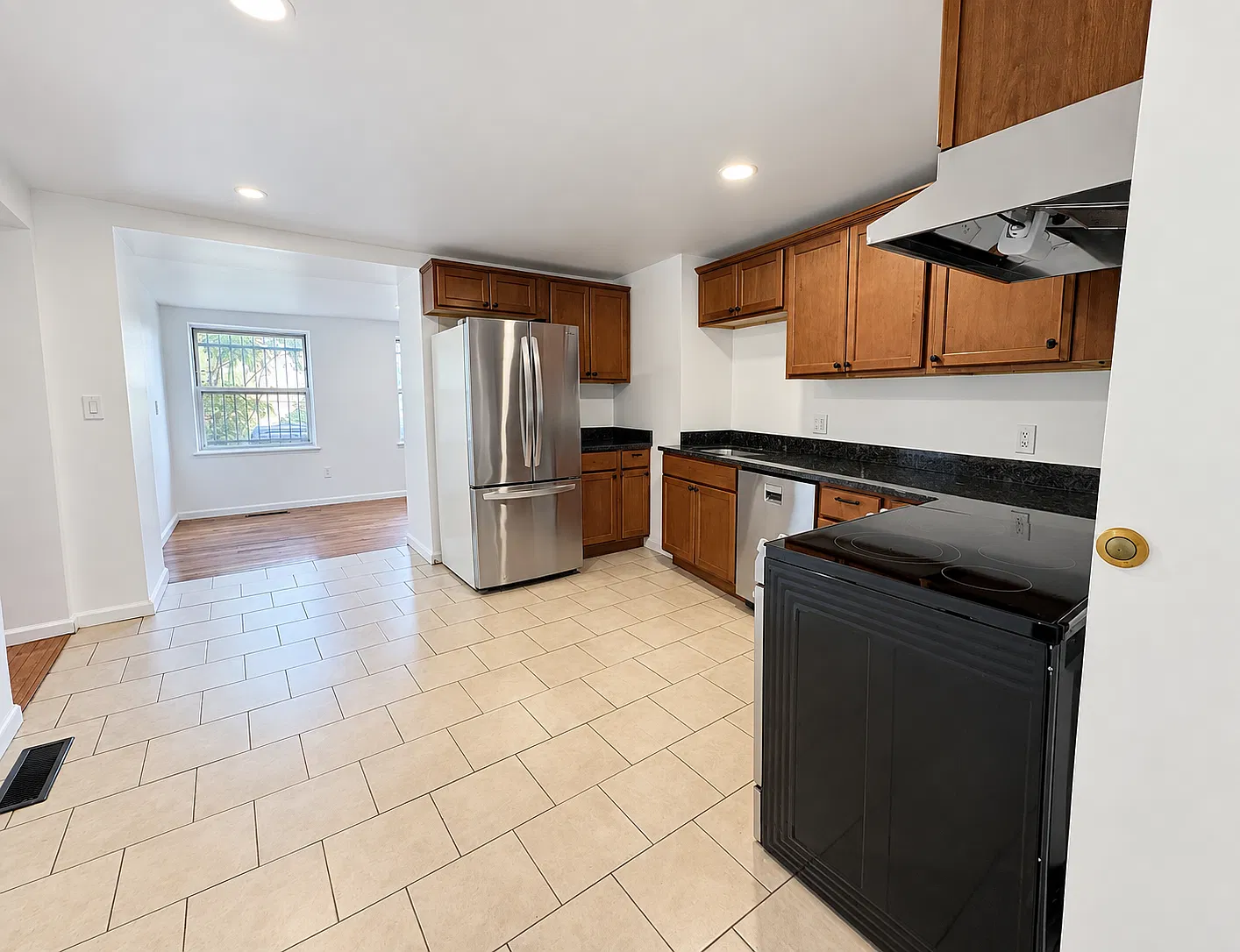 2 bed, 1.5 bath, 1200 sqft, $1,700 — Photo 1