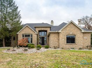 8945 Rolling Hill Rd, Holland, OH 43528