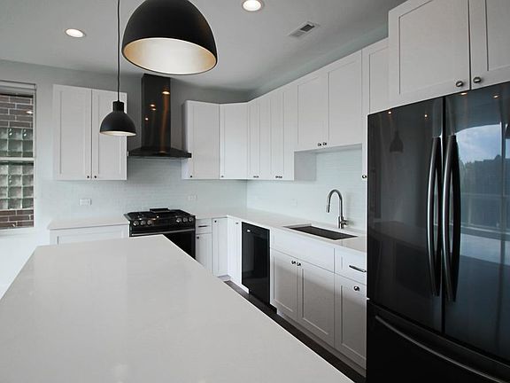 5th image of 3415 N Bosworth Ave #3