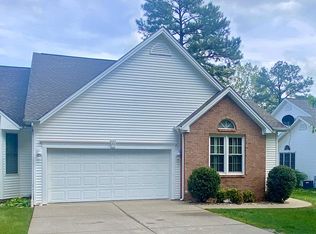 28 Village Dr W, Paducah, KY 42003