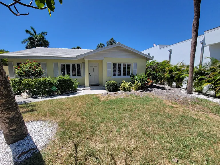 323 Madison Dr — Photo 19