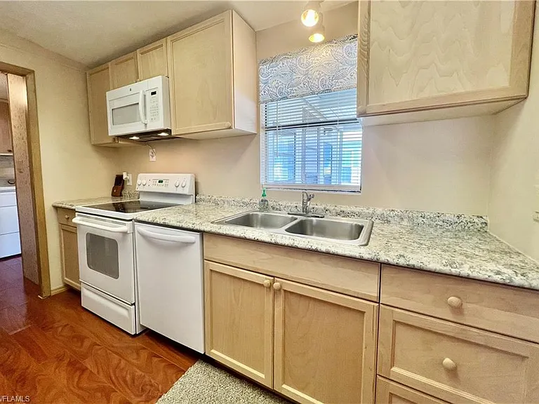 573 Cape Florida Ln — Photo 12
