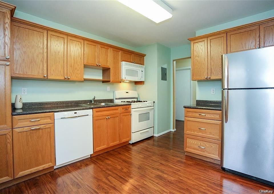 1st image of 116 Parkside Dr #116