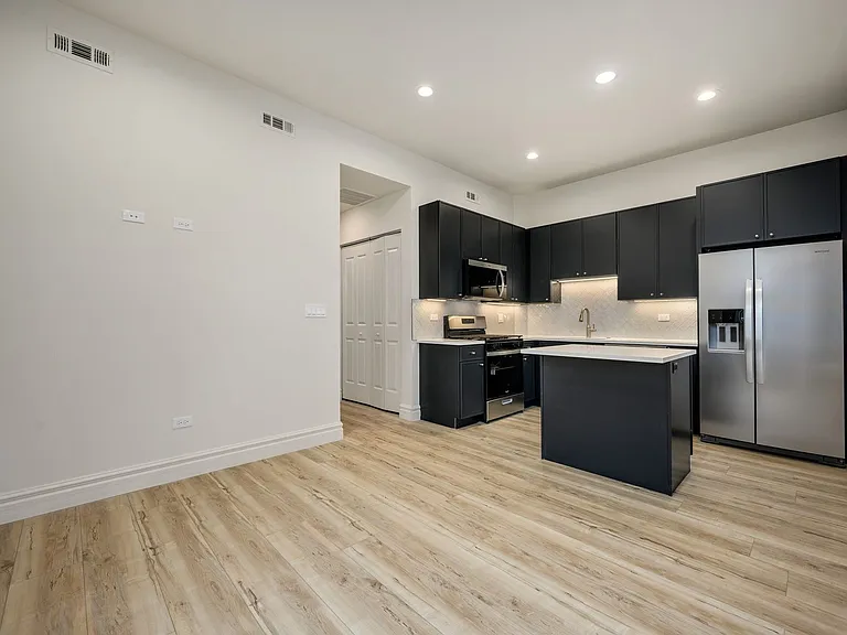 1710 W Belmont Ave #202 — Photo 13