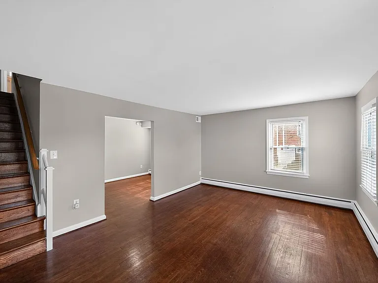 1105 Carrington Ave — Photo 5