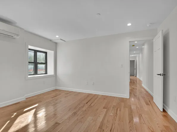 31 Roosevelt Place image 7 of 14