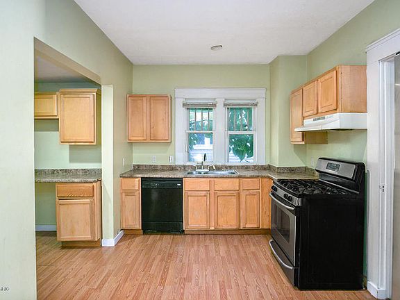 3rd image of 1241 Sherman St SE