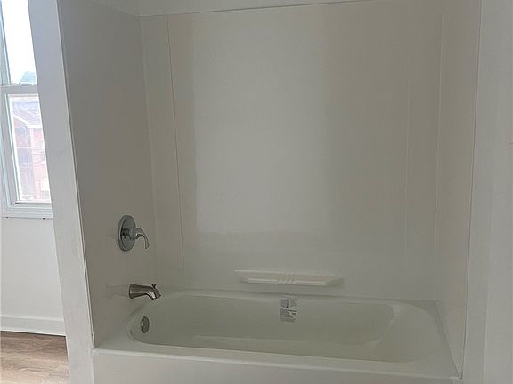 5th image of 2722 McDowell St