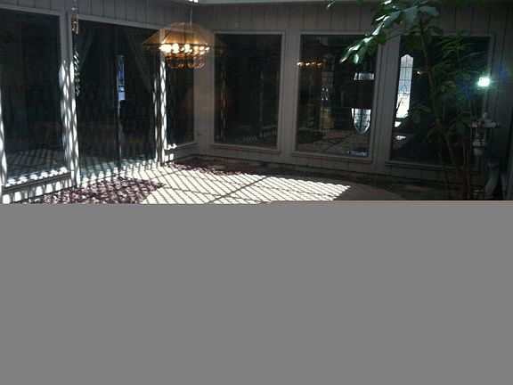 5th image of 429 Vermont Ave #1