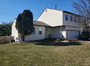 14409 Coachway Dr, Centreville, VA 20120